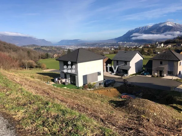 Terrain 650 m²