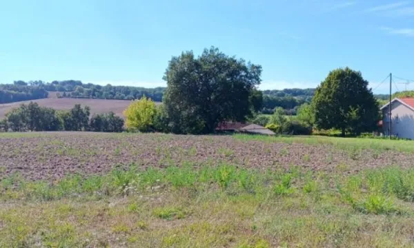 Terrain 952 m²