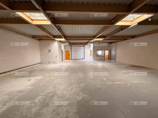 Local d'activité 300 m²