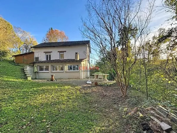 JOLI COTTAGE AU MILIEU DE 9000 M²