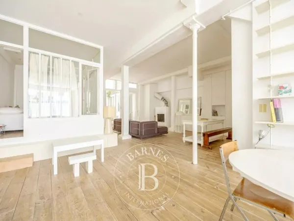 Exclusivité: Paris X - Canal Saint Martin : Loft de caractère avec patio