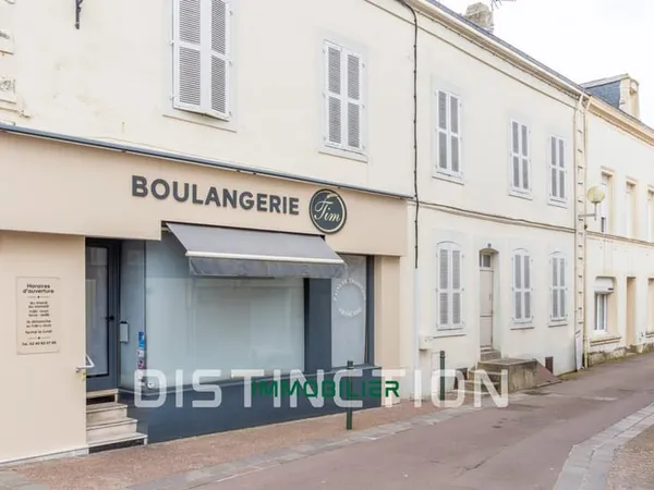 PORNIC - COEUR DE VILLE - LOCAL COMMERCIAL 90M2 - VITRINE