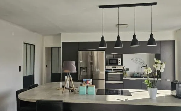 Maison rénovée idéalement située