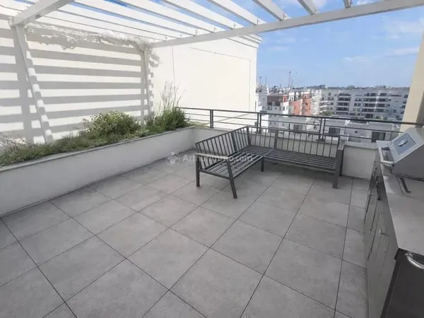 F2 rare de 45 m² habitable au dernier étage