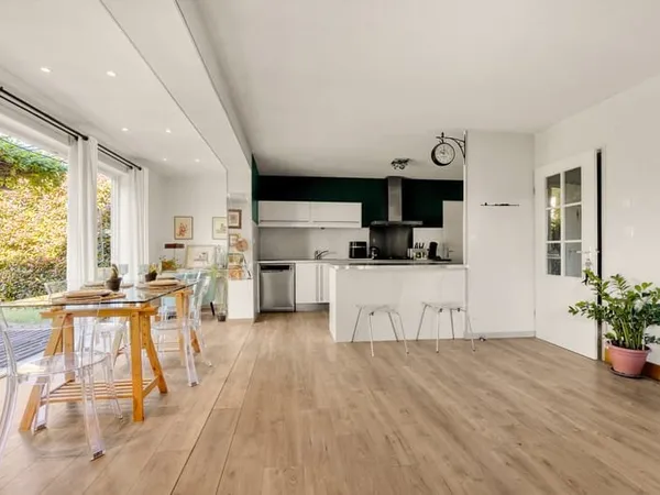 Maison de 112m2 renové à Bouloc avec piscine au vert
