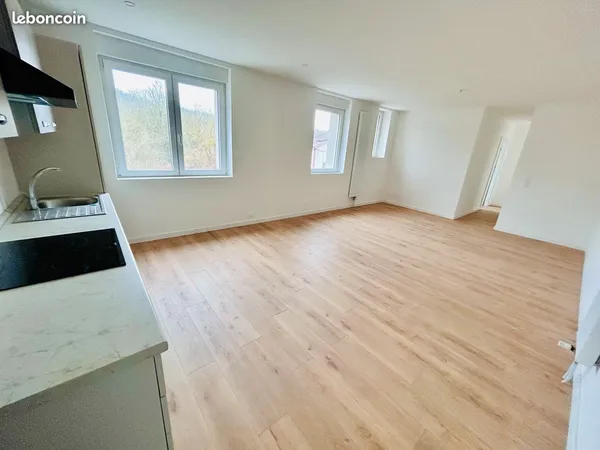 3 pièces rénové avec balcon de 20 m² et parking — un bien rare