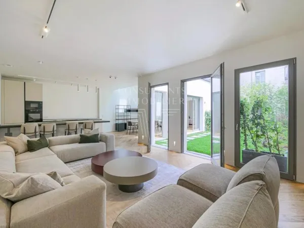 Vends maison - 239.64m² - 7 pièces, 5 chambres - Paris 14ème