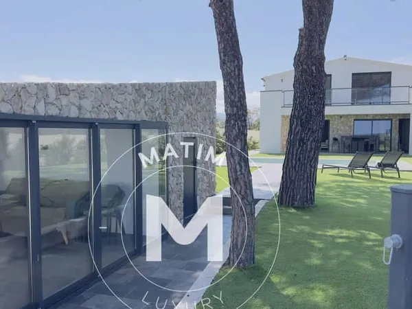 Lucciana - Villa de prestige indépendante - Première ligne - Vue mer absolue