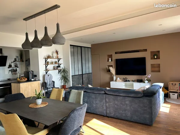 Appartement de 86 m² entièrement rénové avec jardin, cave voûtée et vue imprenable