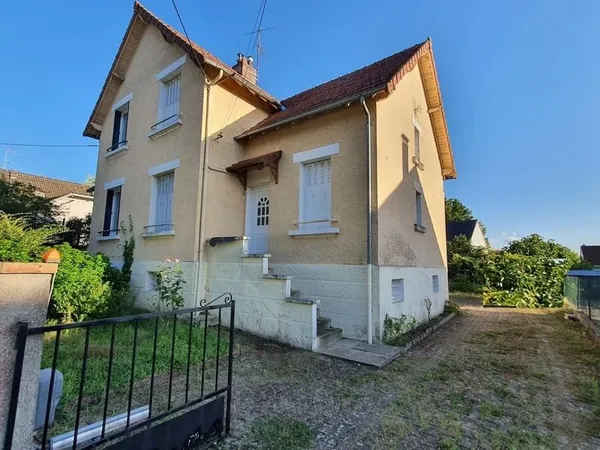 Vierzon Village Maison T4 dans secteur calme, habitable de