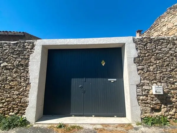 Ensemble grange rénovée partiellement