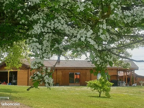 Particulier vend maison de plain pied en bois 134 m2 + garage sur 4432 m2 dans campagnes gersoises