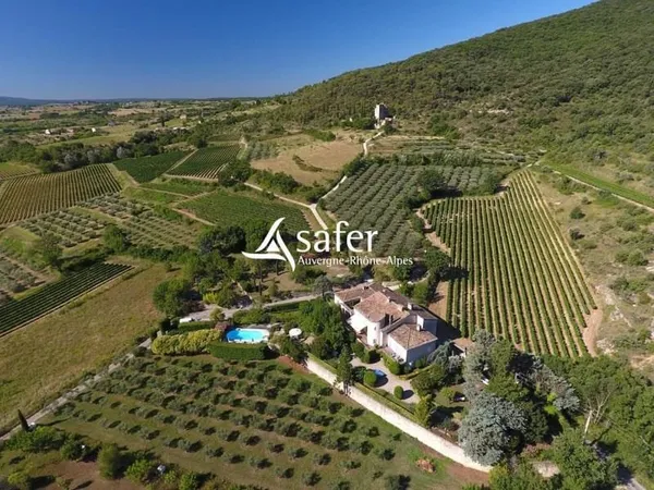 Domaine touristique avec oliveraie - Ardèche Sud-Ouest