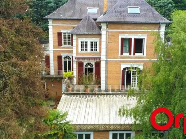 Bureau 597 m²