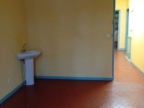 Loue local à grans