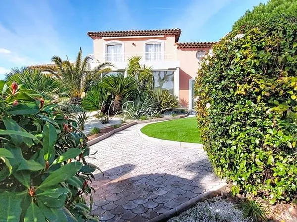 BOULOURIS - VILLA AUX BELLES PRESTATIONS