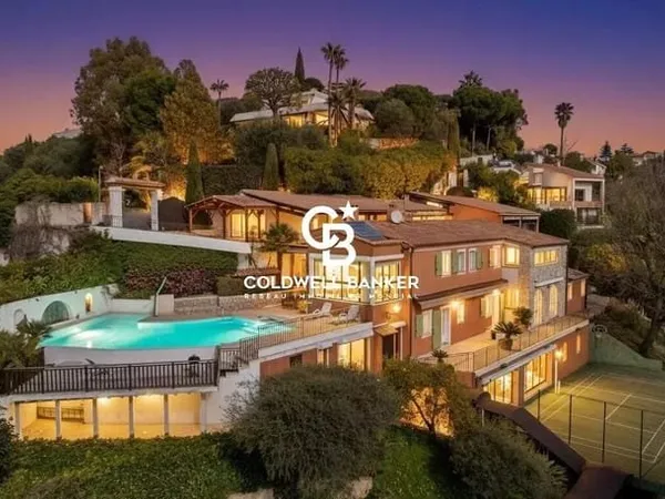 Nice - Domaine privé d'exception avec piscine, tennis et 469 m² habitables