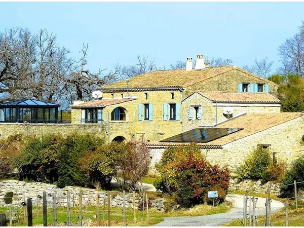 Propriété 6 pièces 420 m²