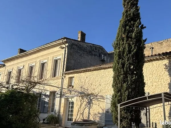 Superbe maison de maître rénovée avec piscine et spa - vue exceptionnelle sur l'estuaire
