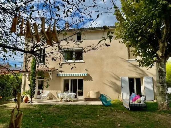 Maison 11 pièces 211 m²