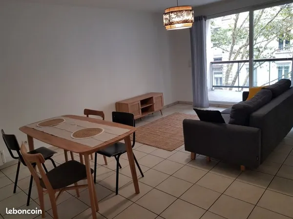 Lyon 3eme T3 meublé grand balcon Garage