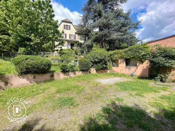 Maison 8 pièces 234 m²