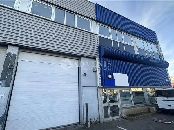 Local d'activité 876 m²