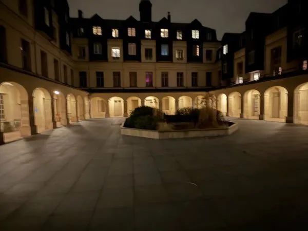 Duplex de charme dans un cloître - hyper centre Rouen - meublé
