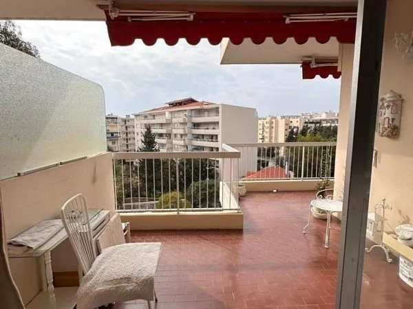 Loup, F2, plus garage, Cannes Californie . Avenue Maréchal Juin