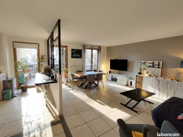 T4 traversant 89 m² - balcon, ascenseur - Part-Dieu à pied