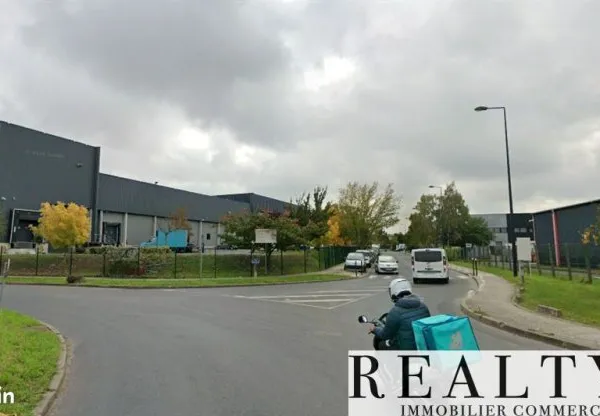 Local industriel 2 500 m²