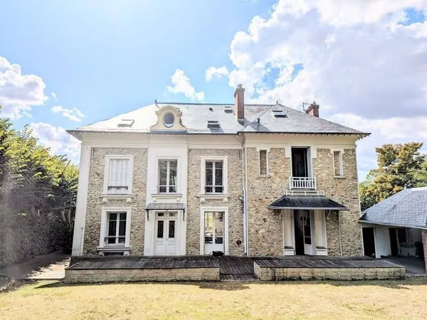 Maison 8 pièces 315 m²