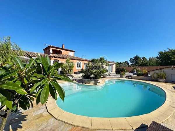 Maison de charme avec dépendance et grand terrain paysager