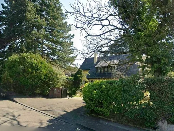 Maison d'architecte de 1979 de 236 m2 8 pièces sur 21.85 are