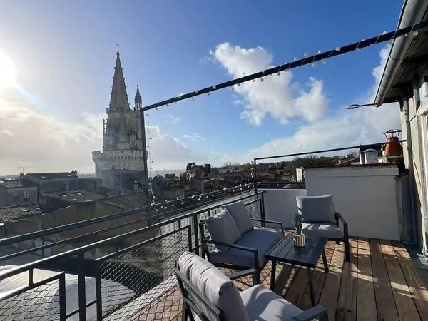 Duplex dernier étage double terrasse avec vue mer