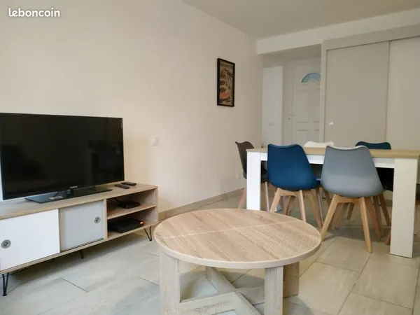 Superbe T2 de 44 m² à 50 m de la mer - Vendu meublé