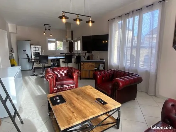 Évreux, au coeur du centre-ville, un appartement de type F3 de 80 m2, une cave et un garage fermé