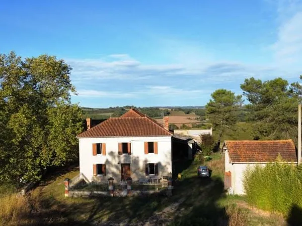 A vendre Valence-sur-Baïse, Gers: Maison en pierre et ancien corps de ferme, nombréuses dépendances,
