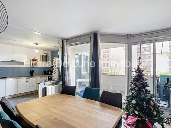 Appartement de type 4 de 89m2, balcon, garage, cave à Villeurbanne