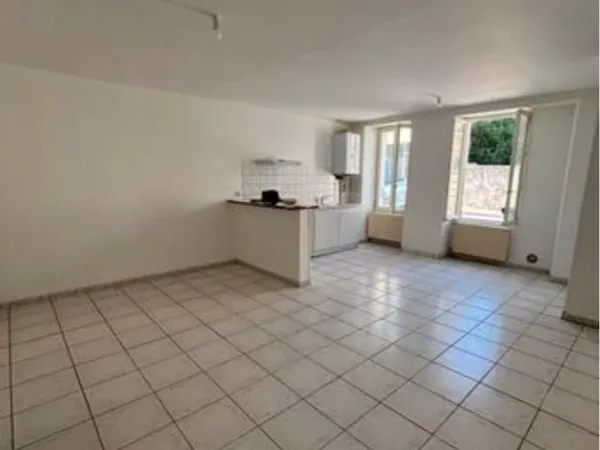 Location Appart T3 - 54 m2 - cour privative -Castillon Centre
