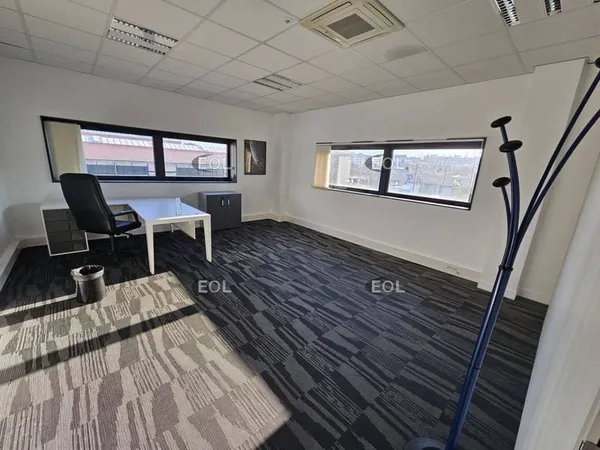 Local d'activité 822 m²