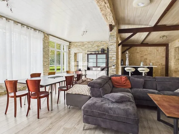 À découvrir sans tarder : plain-pied 4 chambres aux volumes rares !