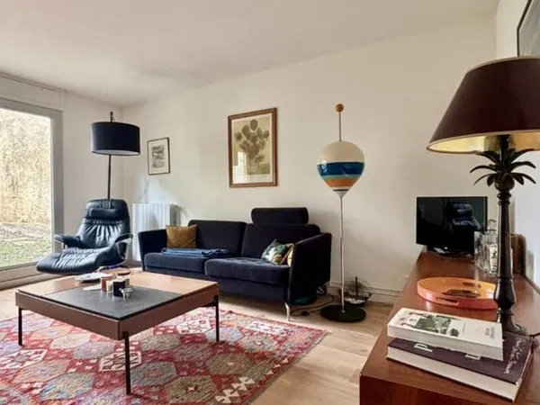 RARE, A DEUX PAS DU JARDIN PUBLIC, AU COEUR DES CHARTRONS/NOTRE DAME, MAISON RÉNOVÉE DANS UN ENVIRON