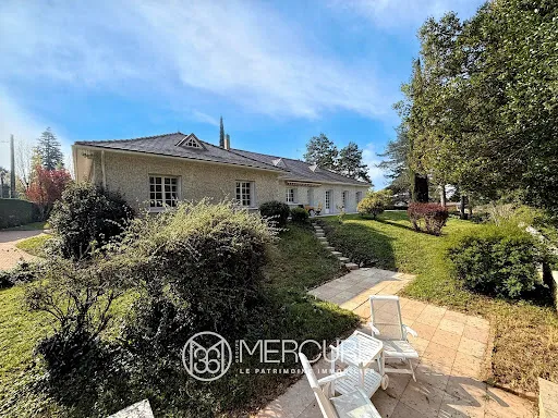Maison 9 pièces 323 m²