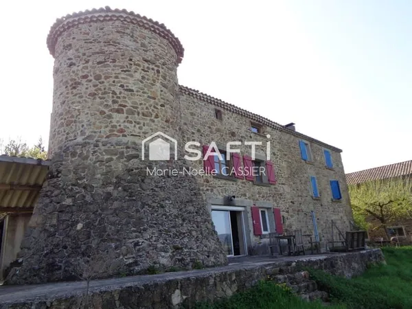 Rare, maison en pierres dans petit hameau avec vue exceptionnelle