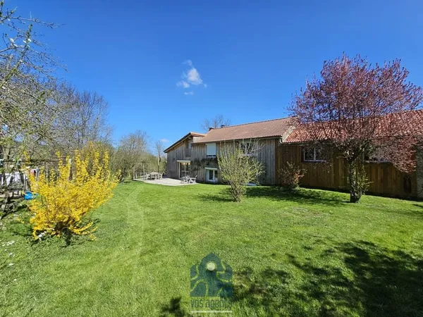 Maison 9 pièces 258m2 avec terrain 2500m2 et garage