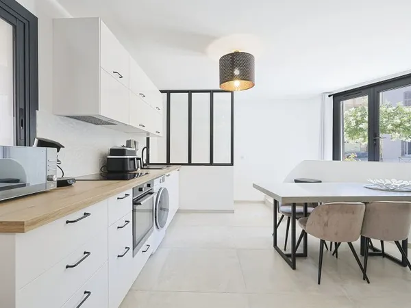 Maison de village totalement rénovée de 62m2 T3 avec terrasse de 25m2 !