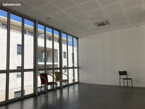 Local 968 m² Troyes