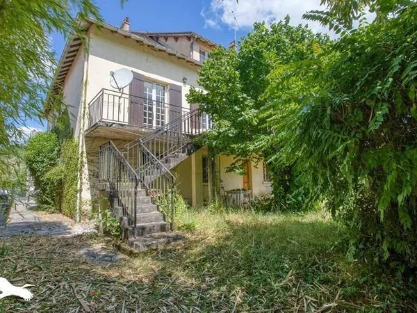Maison 10 pièces 240 m²