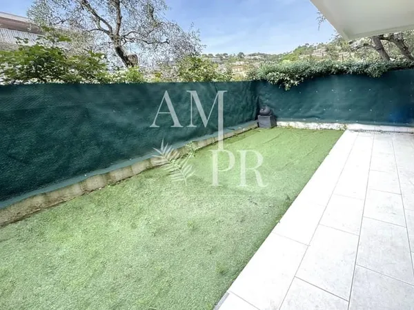 Studio au Cannet Proche Mairie en rez-de-jardin